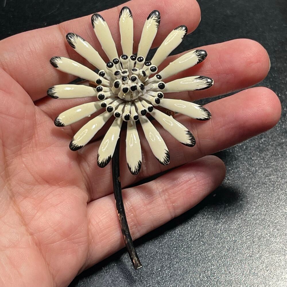 Vintage White Black Enamel Flower Gold Tone Brooch Pin 3" Floral Unsigned